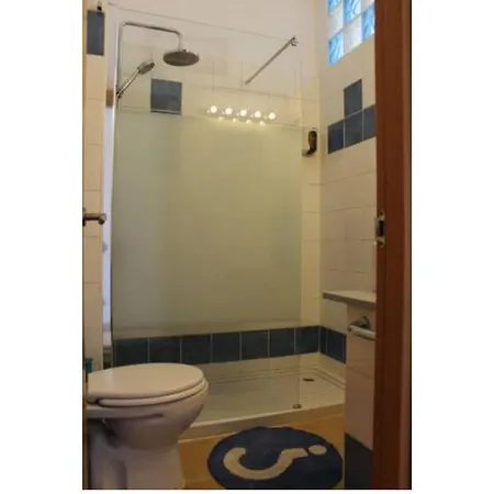 En Piso Compartido In Shared Flat