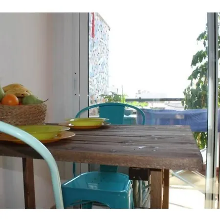 En Piso Compartido In Shared Flat *